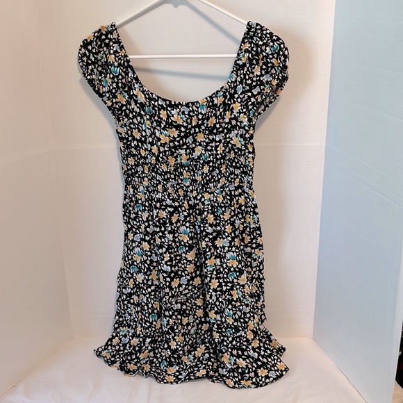 Juniors Aeropostale Small Babydoll Dress with tied keyhole - Picture 4 of 4